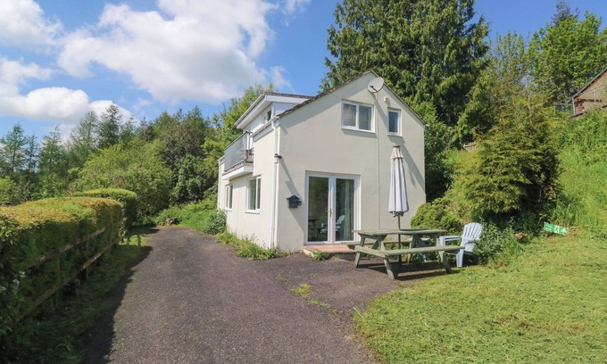 Umberleigh Cabaña | 5 FOREST PARK LODGE, pet friendly in High Bickington