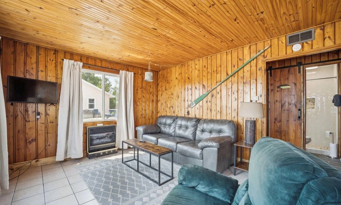 Oscoda Cabina | #5 | Lake Views with Big Windows & Bath