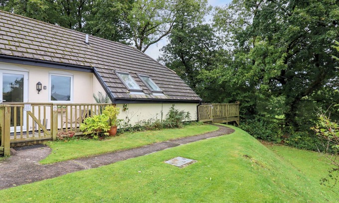 Highampton Cabaña | 5 LAKEVIEW RISE, pet friendly, with pool in Hatherleigh
