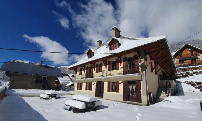 Saint-Colomban-des-Villards Casa | 5 minutes from the Sybelles ski area! Fully equipped apartment with a view.