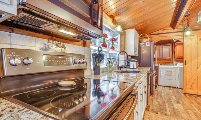 Blue River Cabaña | 5 Mi to Breckenridge Ski Resort: Cozy Wood Cabin!