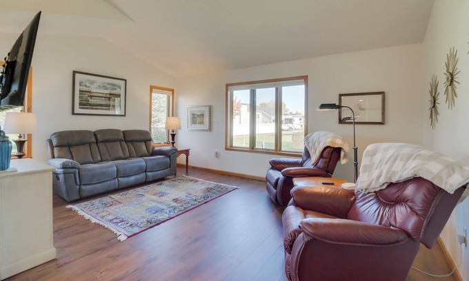 Fargo Casa | 5 Mi to Dtwn: Pet-Friendly 'Wheatland Twin' Home!