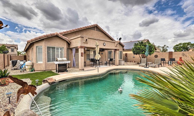 Roseview Casa | 5 Mi to Golf Courses: BBQ-Ready Surprise Home