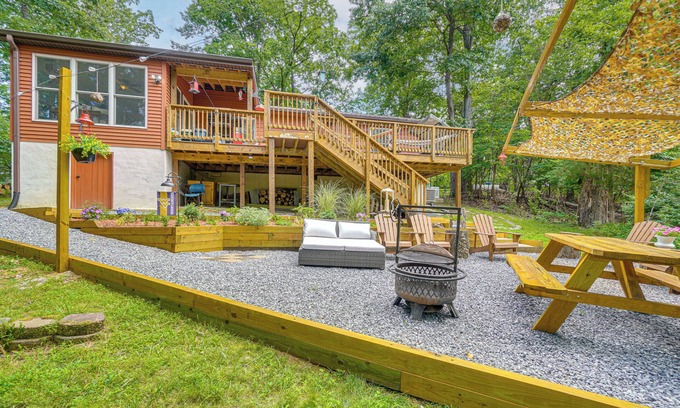 Millville Casa | 5 Mi to Harpers Ferry NHP: Quiet Home w/ Deck