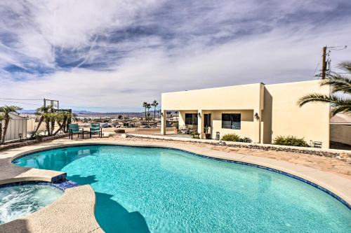 Lake Havasu City Casa | 5 Mi to Lake Havasu Bright Cottage with Fire Pit!