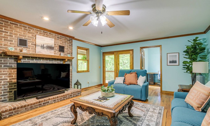 Tigerville Casa | 5 Mi to Lake Robinson: BBQ-Ready Home w/ Pool