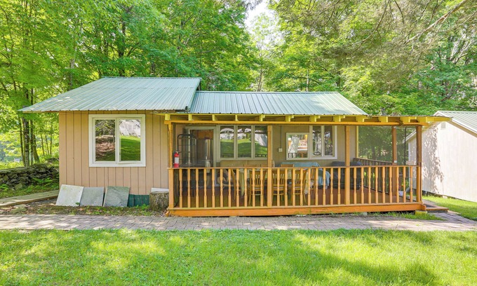 Mongaup Valley Cabina | 5 Mi to Monticello Raceway: Cabin w/ Pool Access!