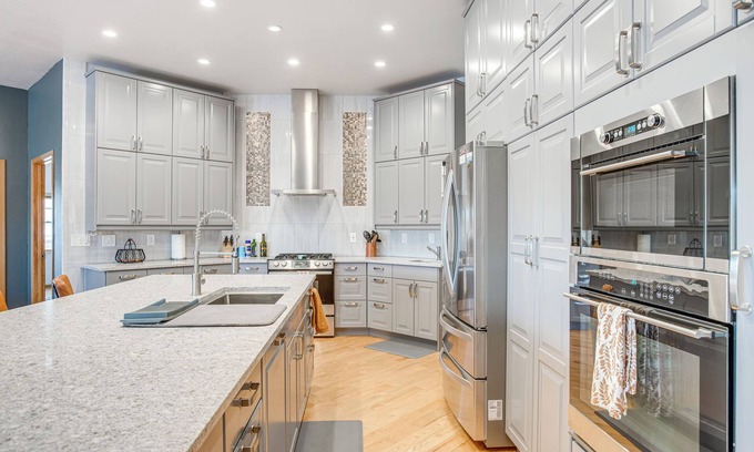 East Old Golden Rd Casa | 5 Mi to Red Rocks: Sleek Duplex w/ Grill!