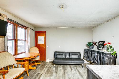 Lake Mills Apartamento | 5 Mi to Rice Lake State Park Lake Mills Studio