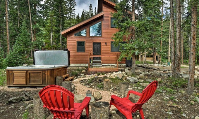 Sunny Slope Casa | 5 Mi to Ski Resort Mtn-View Breck Home with Hot Tub