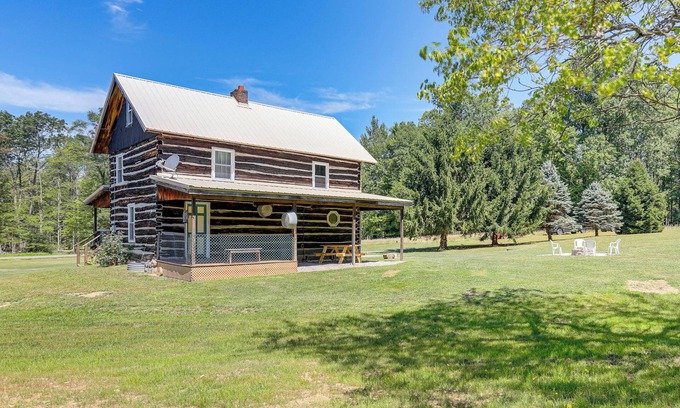 Penfield Cabina | 5 Mi to State Parks: Penfield Cabin w/Fire Pit!