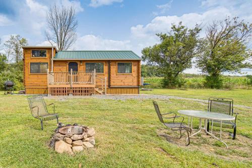 Selinsgrove Casa | 5 Mi to Susquehanna Boating! Secluded Log Cabin