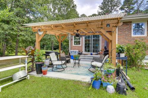 Fayetteville Apartamento | 5 Mi to Trilith Studios Apt with Furnished Pergola