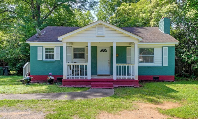 Charlotte Casa | 5 Mi to Uptown: Charlotte Hideaway w/ Yard