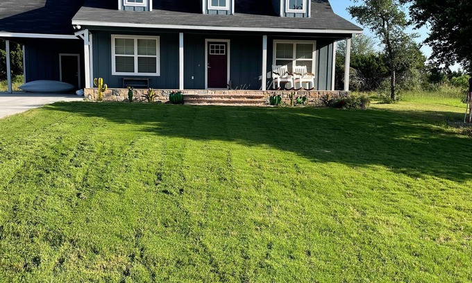 Lake Whitney Casa | .5 mile to the nearest boat ramp