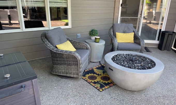 Springfield Casa | 5 Miles from Hayward field