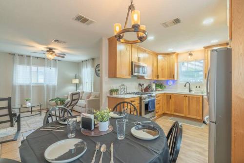 West San Antonio Casa | 5 miles to Lackland AFB Cozy Casa with King Bed