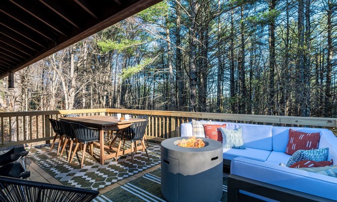 Winhall Casa | 5 miles to Stratton! Family-friendly with game room and deck!