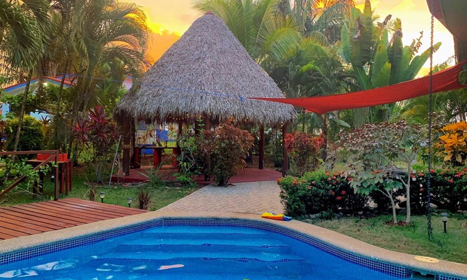 Parrita Casa | Gran retiro de parejas, o vacaciones familiares duerme 8 !!!!5 minutos en coche a las playas!