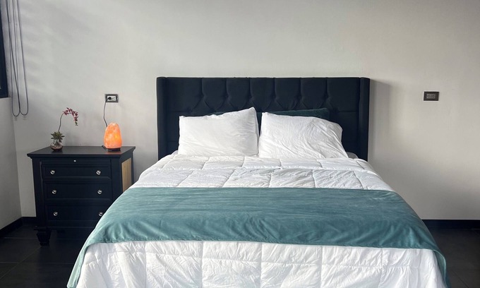 Agonía Apartamento | 5 min from SJO Airport Poas Volcano Alsacia Alajuela down town nCozy comfy A/C
