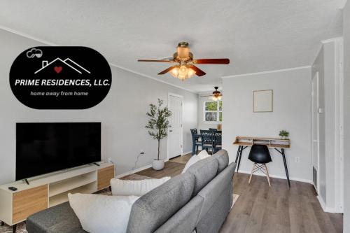 Lawton Casa | 5 Min to Fort Sill Military Base!-Free Hulu-work space-Fully equipped Kitchen