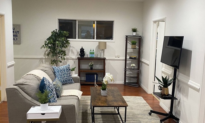 Altadena Casa | 5 min to hiking, biking, pet friendly quite house for family