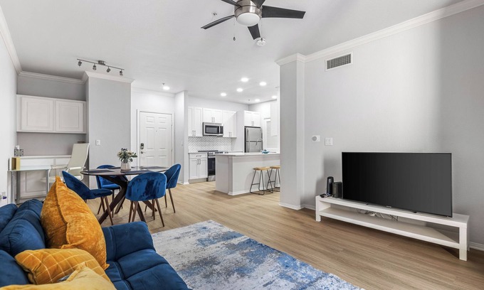 Valencia Apartamento | 5 min to Six Flags Magic Mountain / Cozy 1BD Apartment /Community amenities