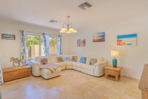Opal Apartamento | 5 min to the Beach Happy Aruba Villa by Bocobay