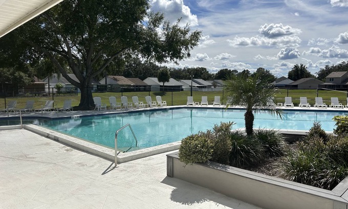 Lutz Casa | 5 min to the mall, great restaurants! Family sized house, fire-pit, Pet Friendly