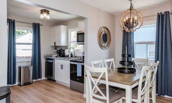 Dayton Casa | 5 Min to UD | Fire Pit | Fenced Yard