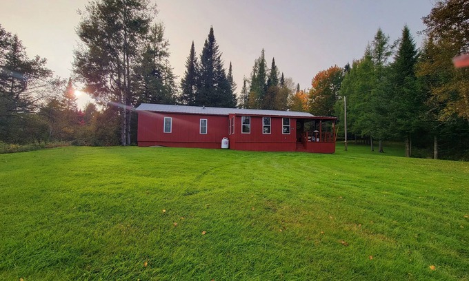 Norton Casa | 5 Min.Walk to Averill Lake and VAST Access snowmobile trails!Pet friendly!