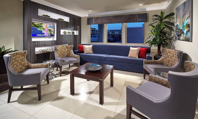 Anaheim Resort Hotel | 5-Min Walk to Disney – Cozy Stay w/ Pool & Parking Near Parks!