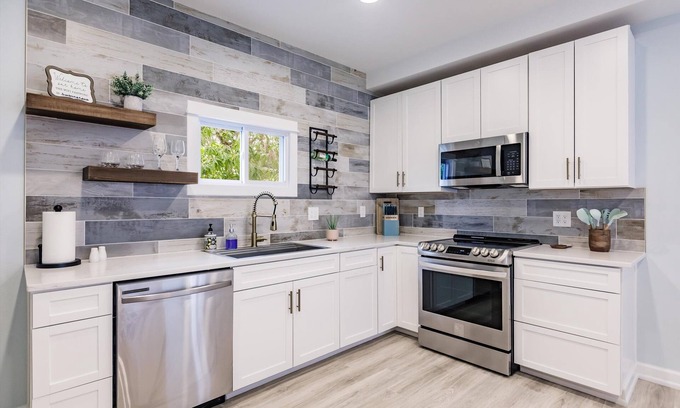 Bradenton Casa | 5 Min walk to Downtown, Pier 22, And the Riverwalk!