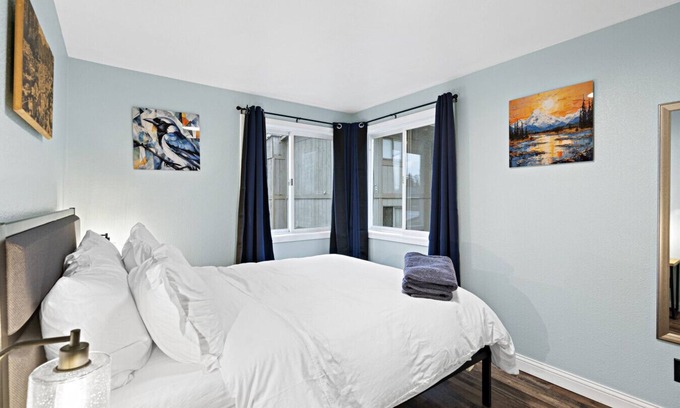 North Star Apartamento | 5 Min walk to restaurants/cafes, 8 min drive to airport, 10 min walk to trails.