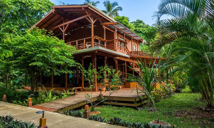 Bocas del Toro Apartamento | 5 min walk to Surf: 2BR/2BA + Ocean & Jungle Views