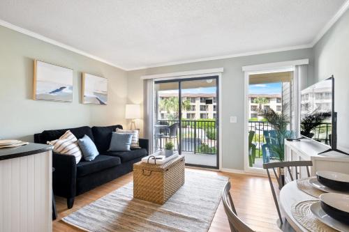 Folly Field Apartamento | 5 Min walk to the beach 1st floor condo Sleeps 4