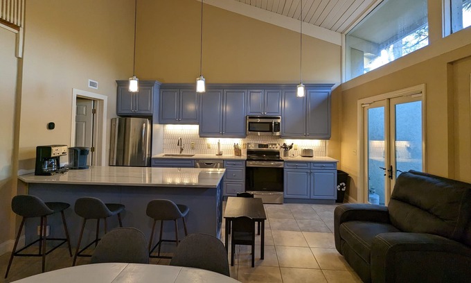 Sea Pines Casa | 5 min walk to beach club, Sleeps 8, Pool!