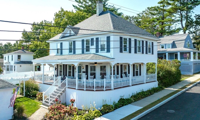 Ocean Park Casa | 5 Min Walk to Beach, Huge Deck, Ocean View, Beach Gear - Perfect Family Escape!