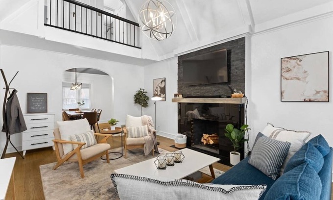 Peoria Casa | 5 mins from OSF/Carle Health