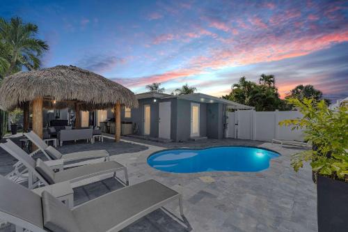 Coral Heights Casa | 5 mins to Beach Pool & Tiki Hut BBQ