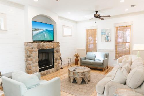 Grayton Cove Casa | 5 Mins to Beach Shared Pool Covered Deck Bikes Heron Cottage by AvantStay