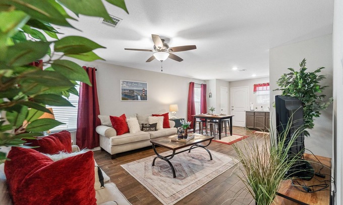 Willis Casa | 5 Mins to Lake Conroe & I-45, Unwind & Explore