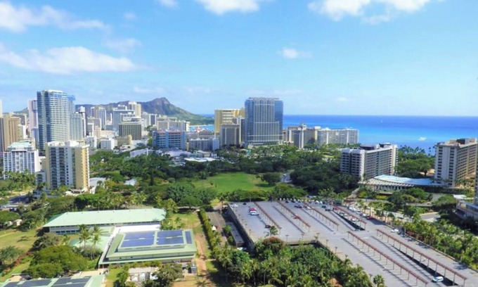 McCully - Moiliili Condominio | 5 mins to the Beach/ OCEAN+Mt View. Centrally located in Waikiki