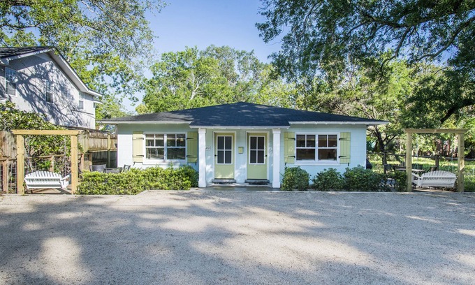 Saint Simons Island Cabaña | 5 minutos a pie de playa! Recientemente renovado y listado. Decorado profesionalmente