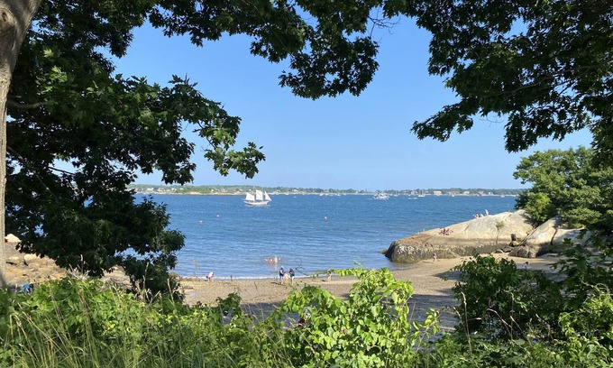 Gloucester Casa | 5 minute walk to Beach, Stage Fort Park, and Gloucester Promenade!