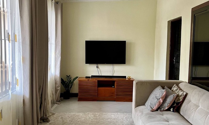 Kijitonyama Apartamento | 5 minutes drive ti Mlimani City Shopping Mall. Family sized close to the road