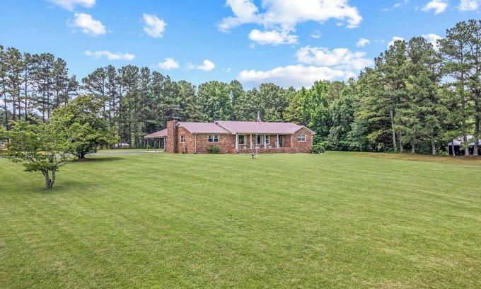 Smithville Casa | 5 minutes from Center Hill Lake! Fire-pit, Level Parking, 4 Bedrooms!