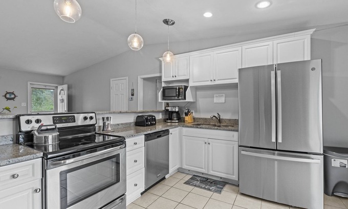 Cape Carteret Casa | 5 minutes from Emerald Isle Beach!