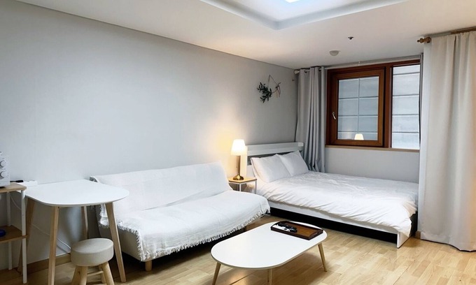 Yeoksam Apartamento | 5 Minutes from Gangnam Station / A Cozy Healing Hideout in the Heart of the City