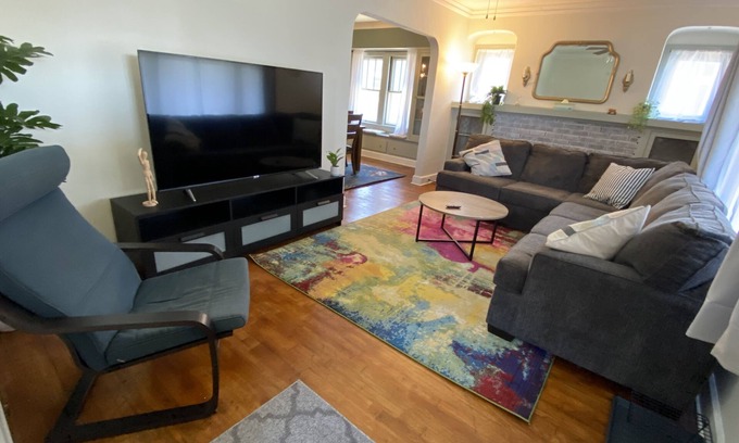 Parma Casa | 5 minutes from major highways, close to EVERYTHNIG!